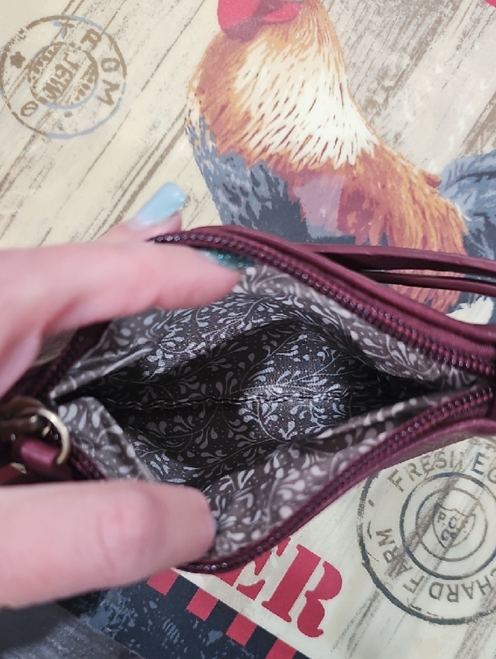 Stylish Red Leather Crossbody Bag with Matching Pouch - Picture 5 of 6